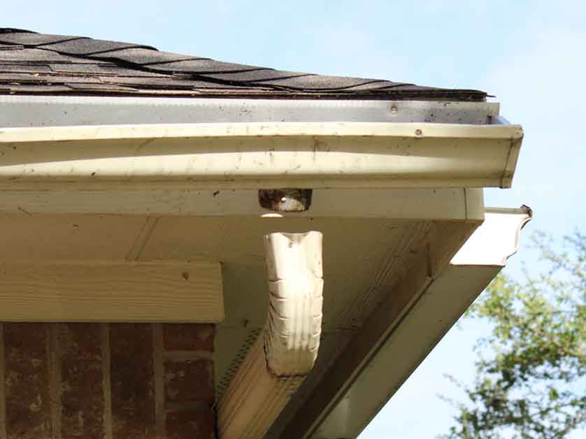 Advanced Roofing Inc - How High Winds Can Harm Your Gutters